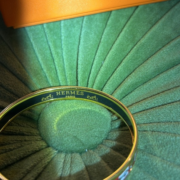 Hermes Cloisonné Red Multicolor Enamel Bangle Bracelet🖤❤️💛 - Picture 6 of 10